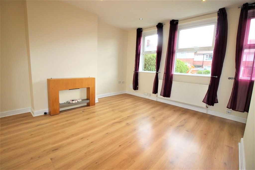 Property photo 3 of 9 3 - Living Room.Jpg
