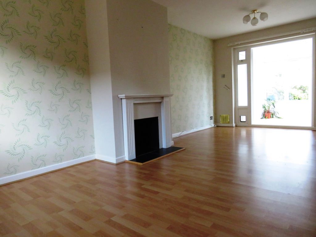 Property photo 2 of 11 Living Room