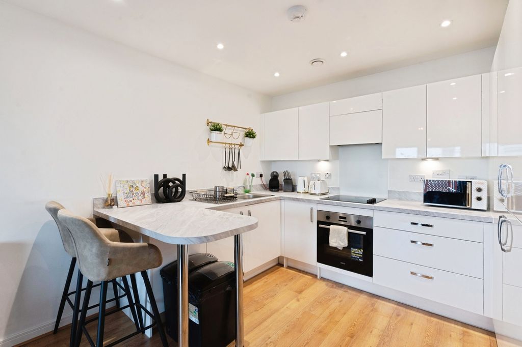 Property photo 3 of 20 Picture