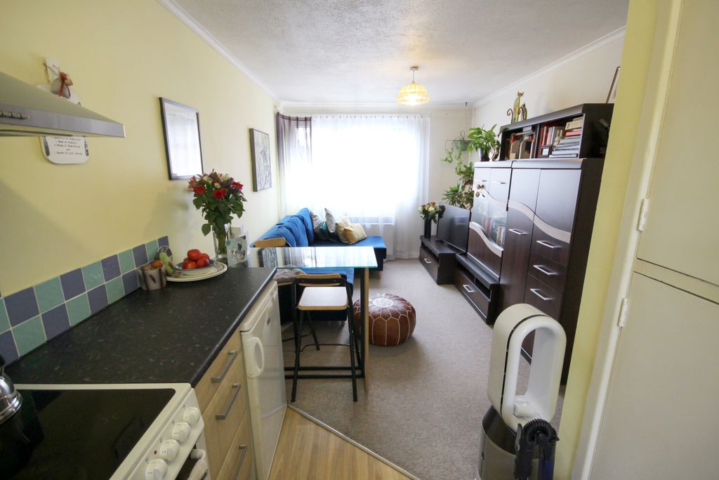 Property photo 3 of 8