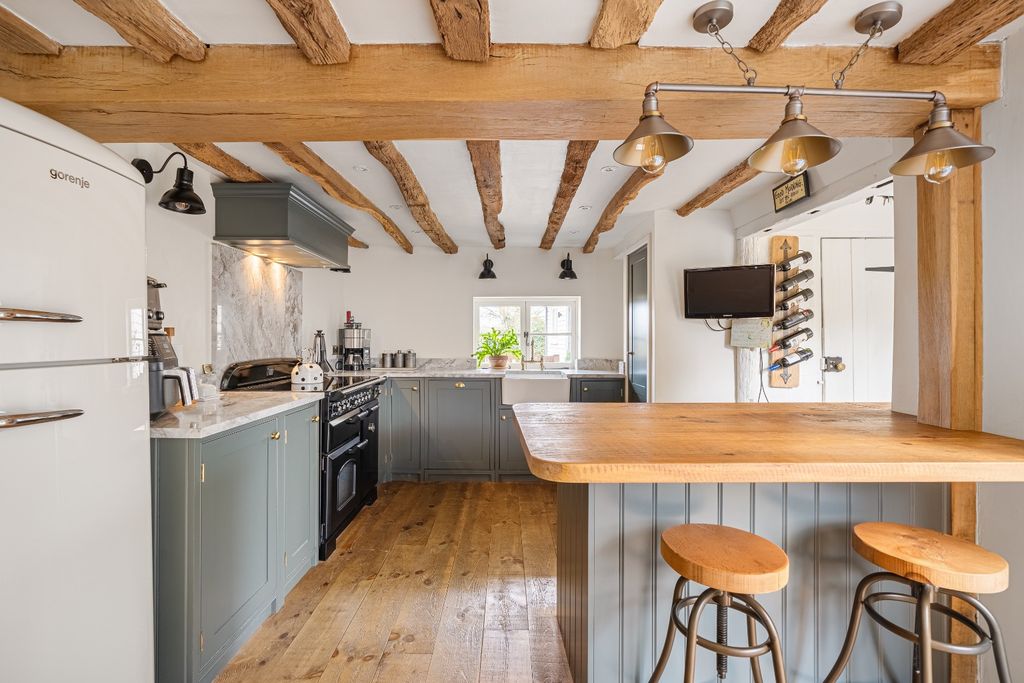 Property photo 2 of 35 3972244