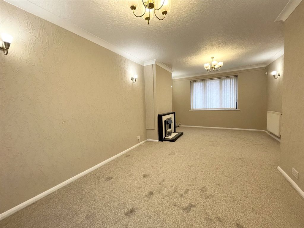 Property photo 3 of 10 Lounge