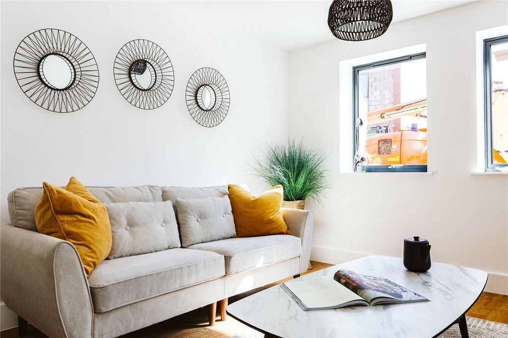 Property photo 3 of 7 Show Home