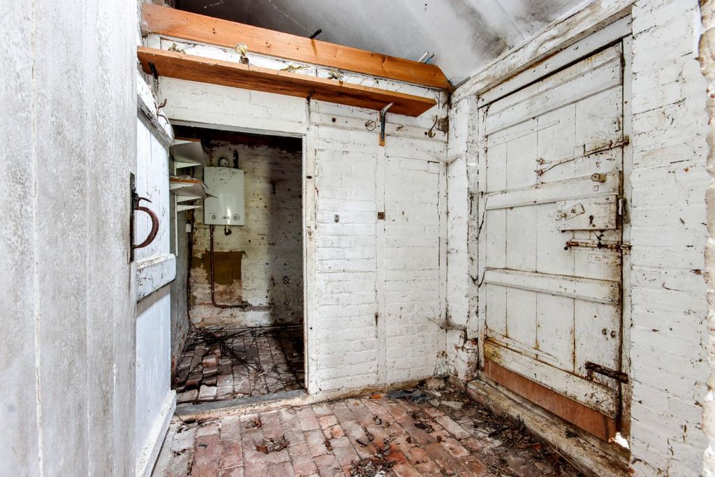 Property photo 3 of 19 62702_013.Jpg