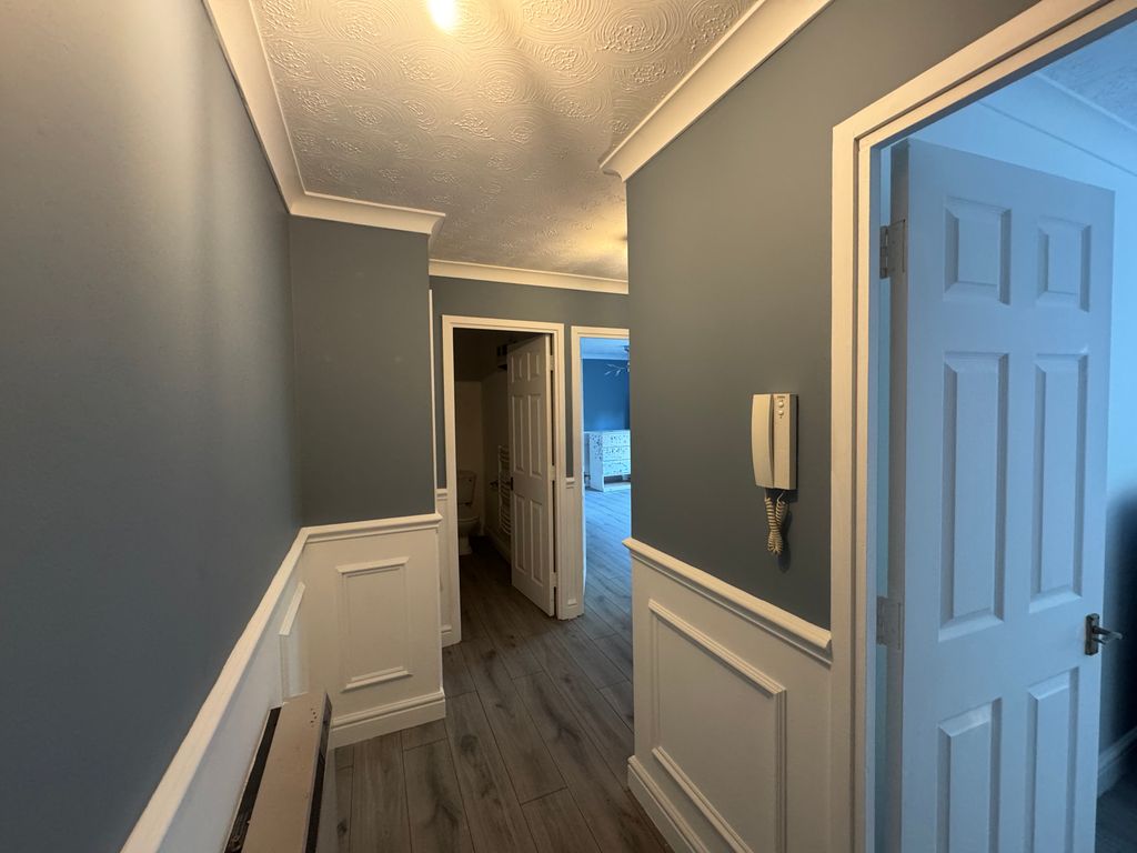 Property photo 3 of 5 Hallway