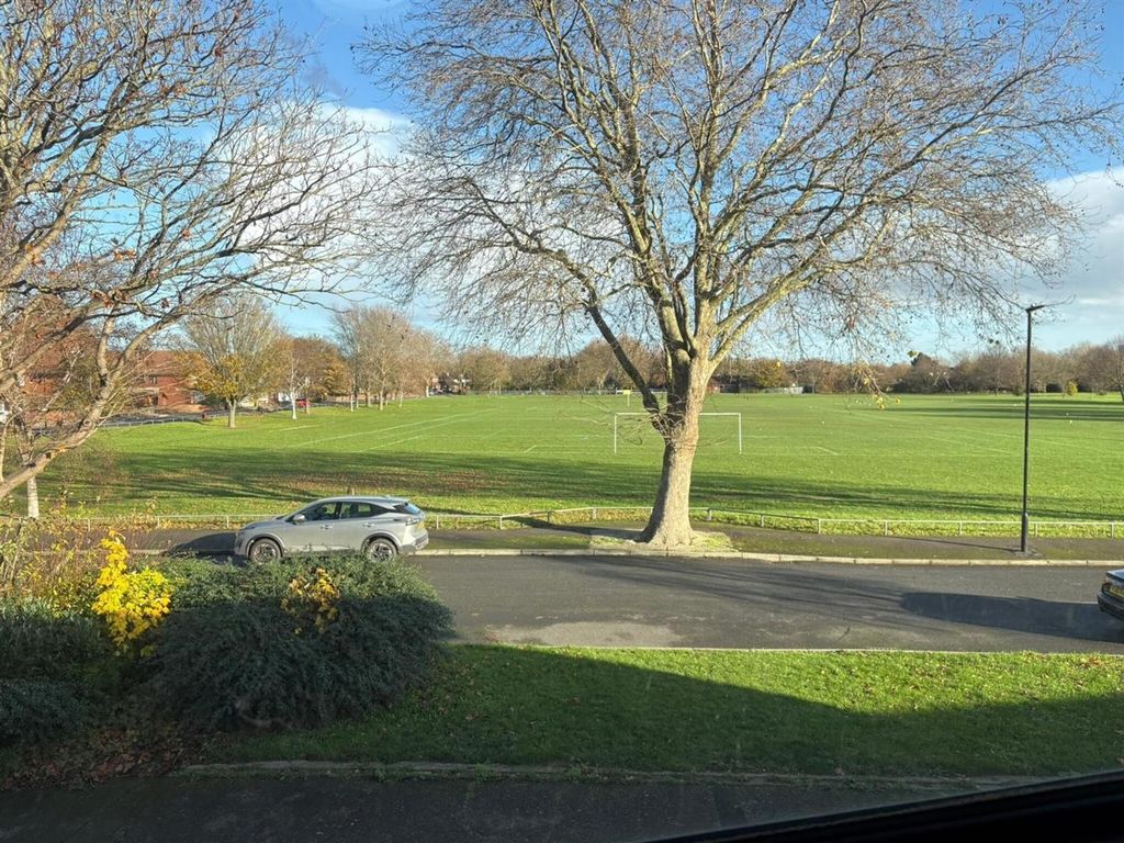 Property photo 2 of 16 Parry Avenue, E6, House For Sale By Barrain London