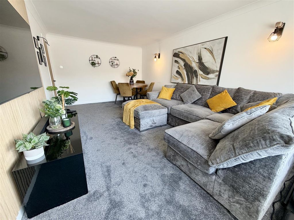 Property photo 3 of 26