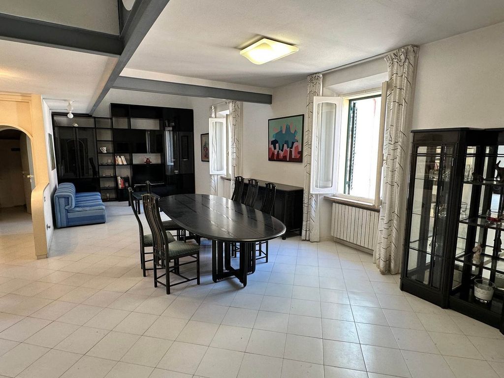 Property photo 2 of 30