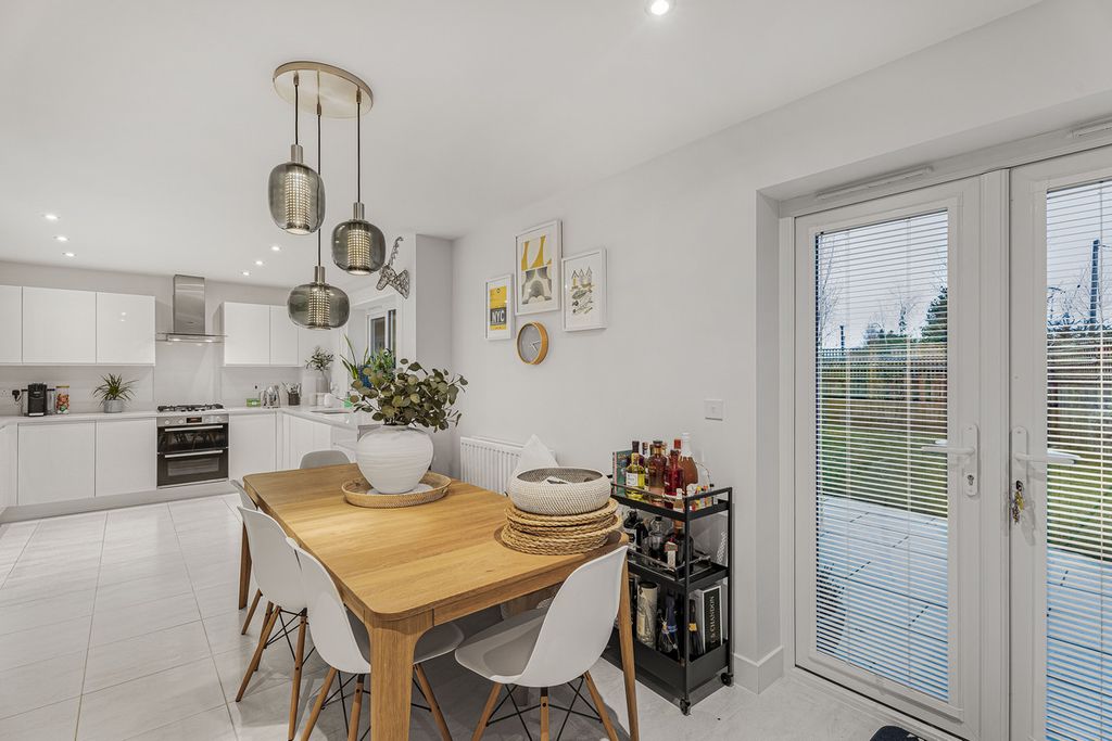 Property photo 2 of 34