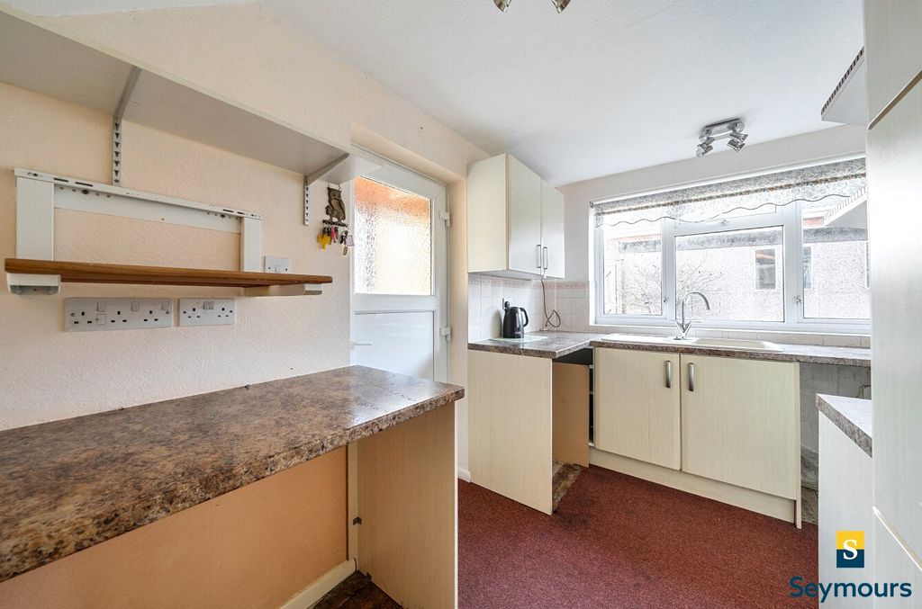 Property photo 3 of 21 Kitchen