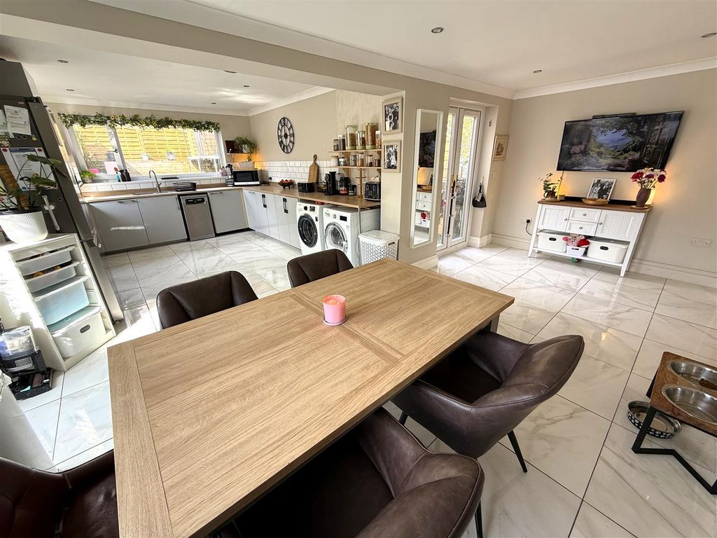 Property photo 2 of 24 Kit Diner.Jpeg