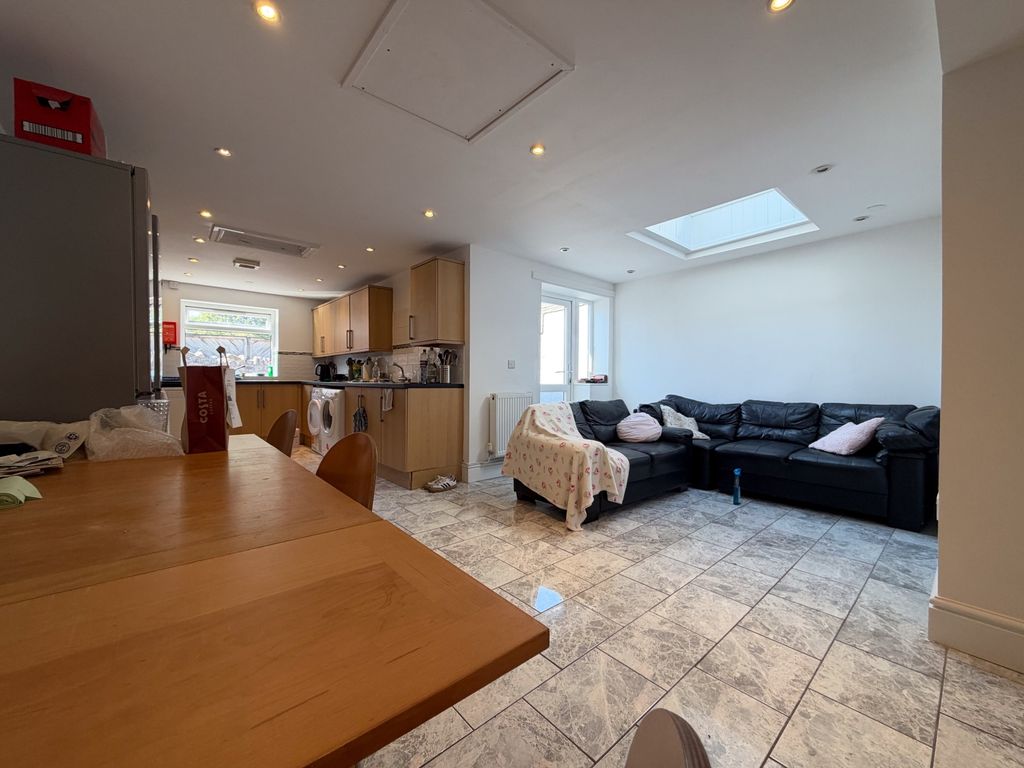 Property photo 2 of 23 Call 02920 668585 To Secure Your Viewing _2