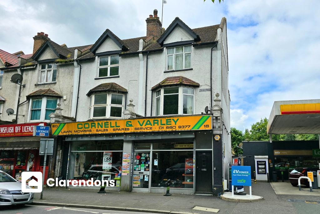 Property photo 1 of 7 Godstone Road