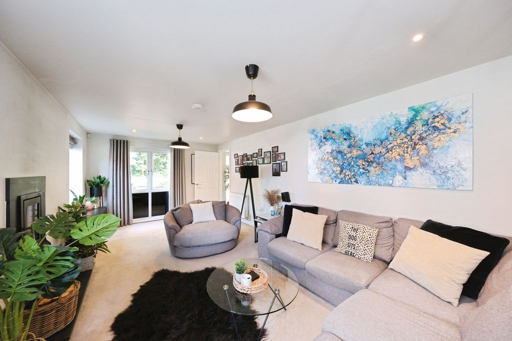 Property photo 2 of 21 Pbox-Img.Jpg