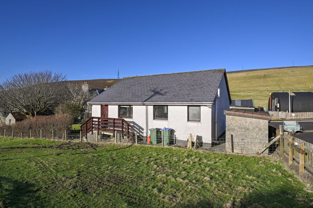 Property photo 2 of 27
