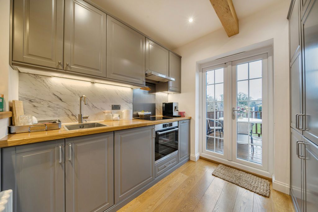 Property photo 3 of 22 Kitchen