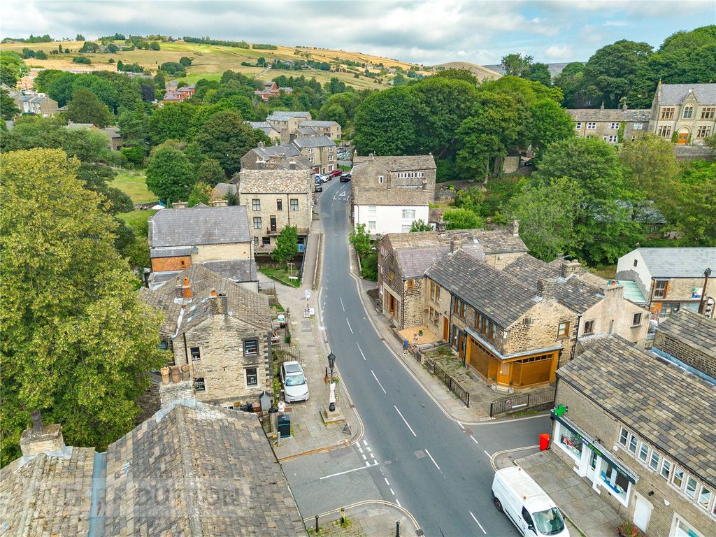 Property photo 2 of 19 High Street