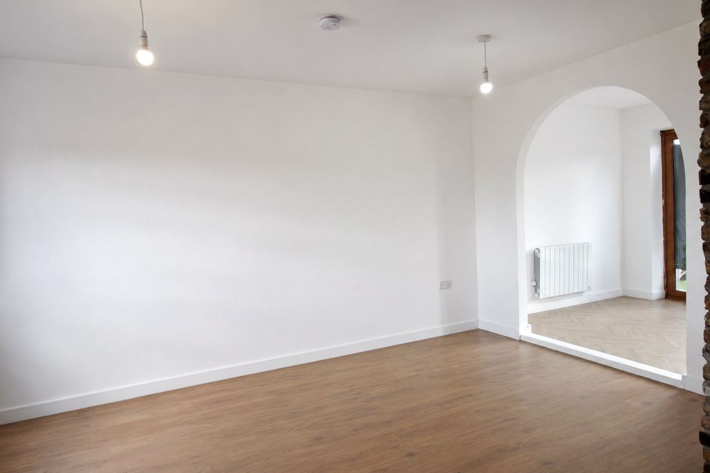 Property photo 2 of 9 Picture No. 01