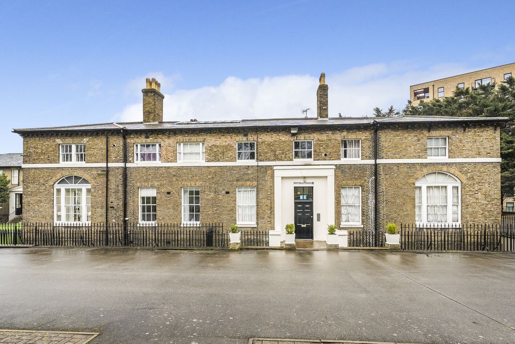 Property photo 1 of 10 External