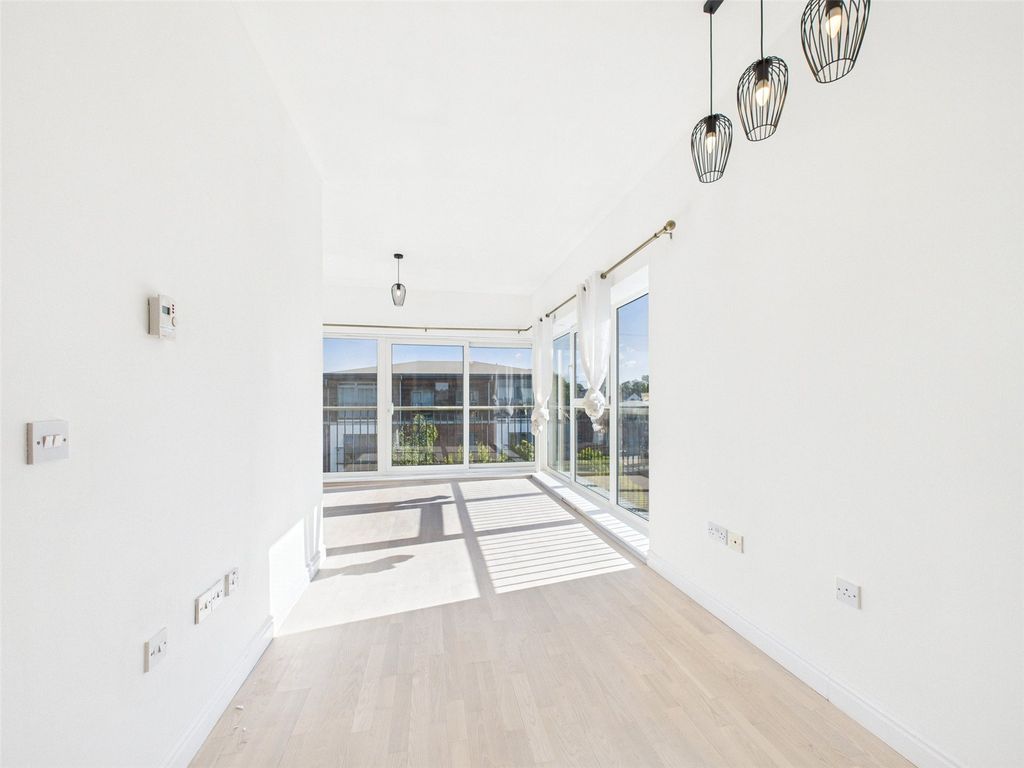 Property photo 2 of 14 Picture No. 12