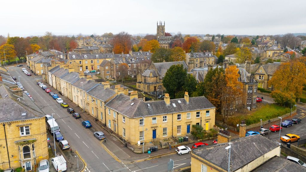 Property photo 3 of 27