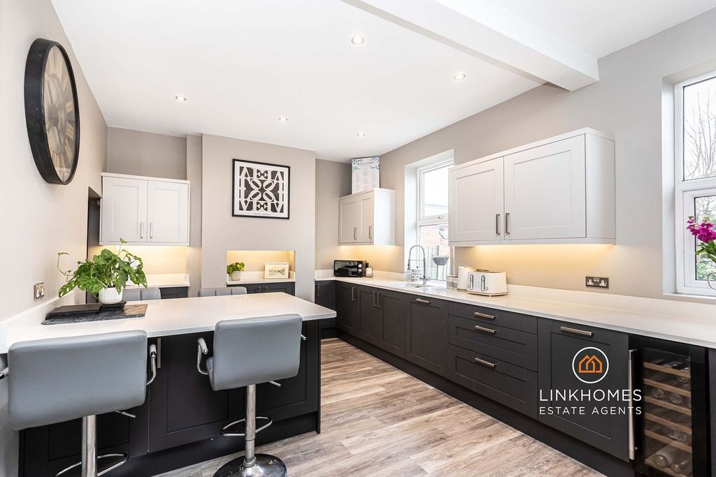 Property photo 2 of 36