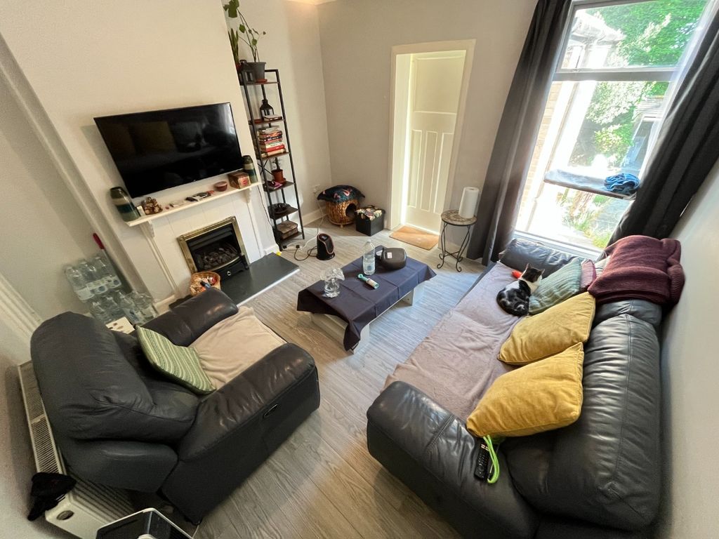 Property photo 3 of 8 4194592