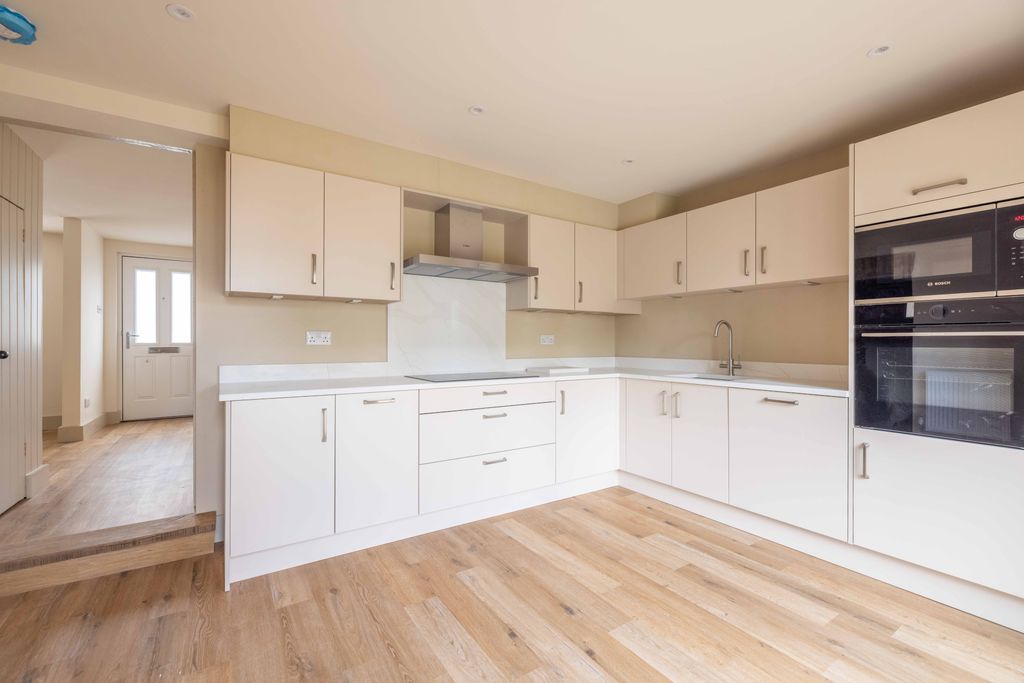 Property photo 3 of 16 Kitchen1
