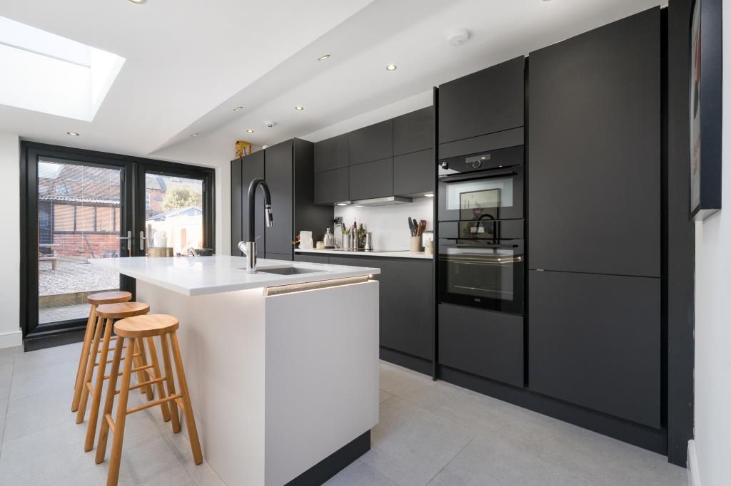 Property photo 1 of 17 Kitchen