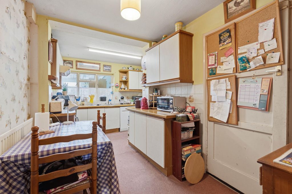 Property photo 2 of 21 Kitchen