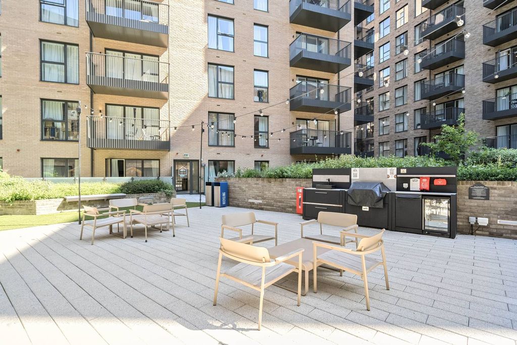 Property photo 3 of 40