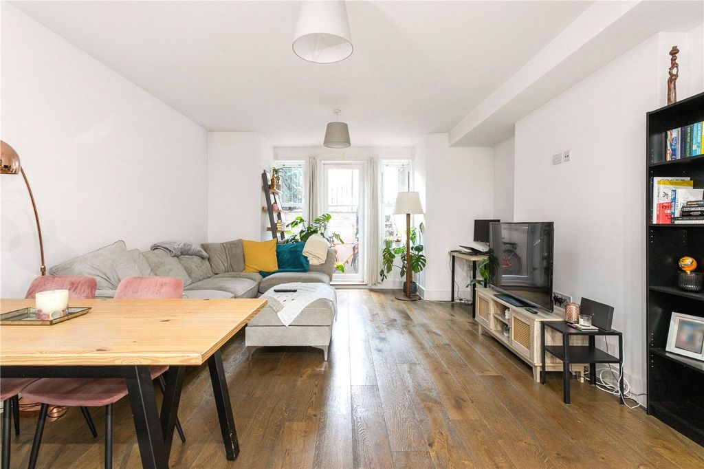 Property photo 3 of 16 Picture No. 24