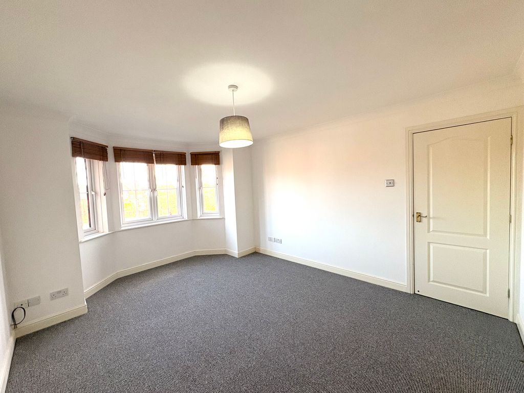 Property photo 3 of 19 Dining Room