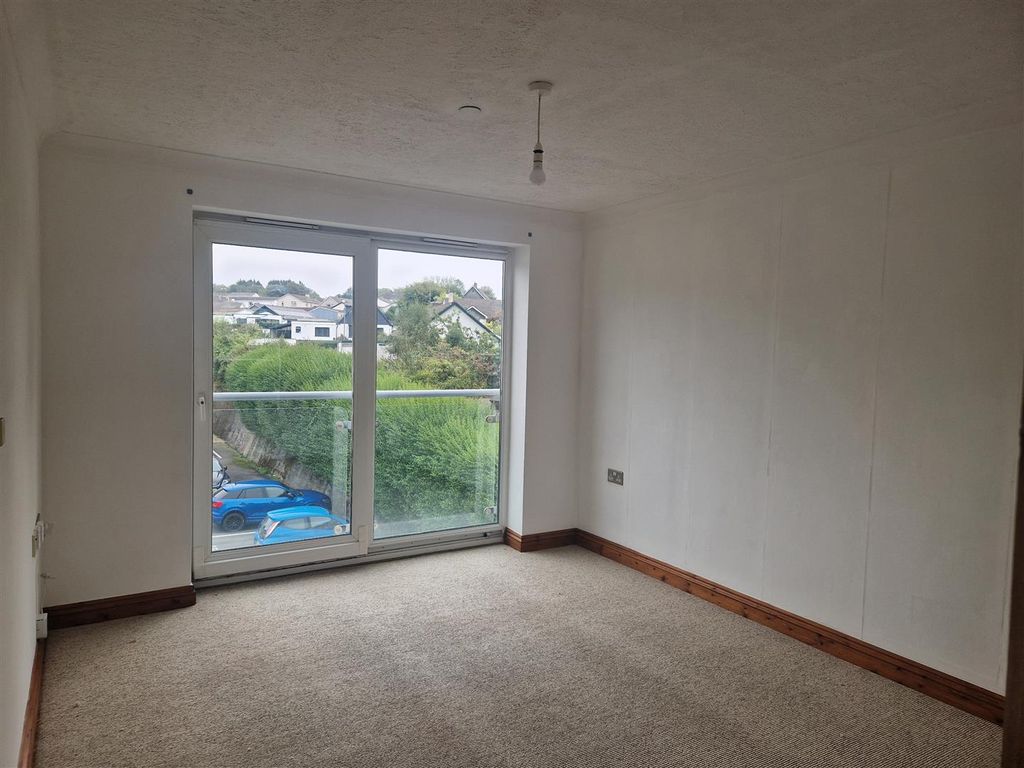 Property photo 3 of 8 1000066896.Jpg