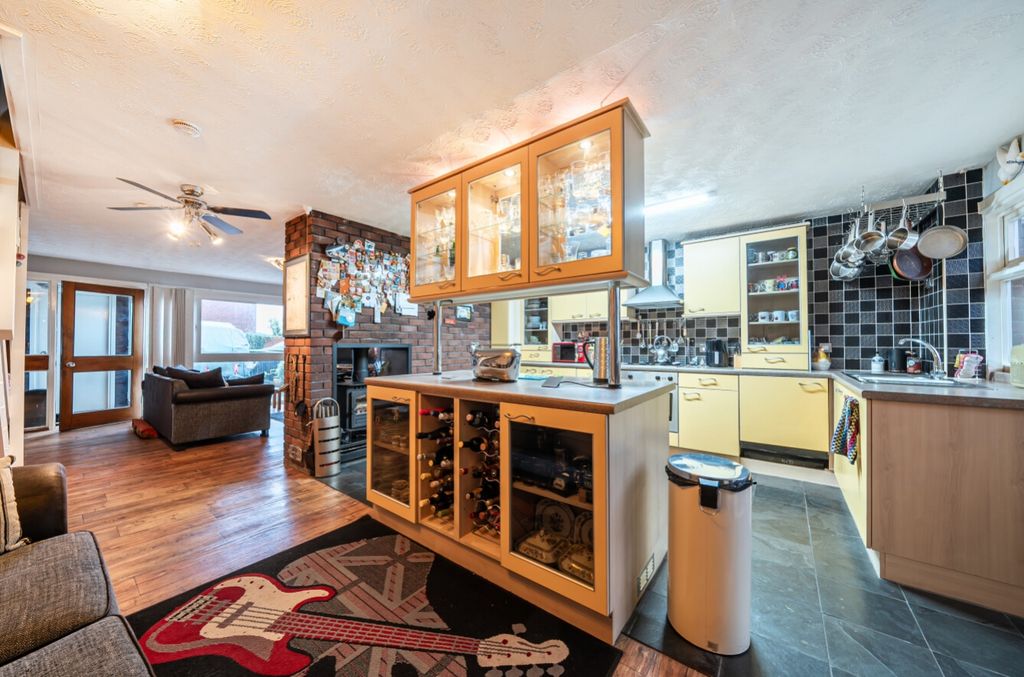 Property photo 3 of 10 1395685-5-6960Ec31c8962