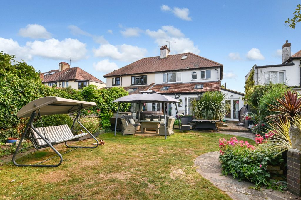 Property photo 2 of 41 Picture No. 20