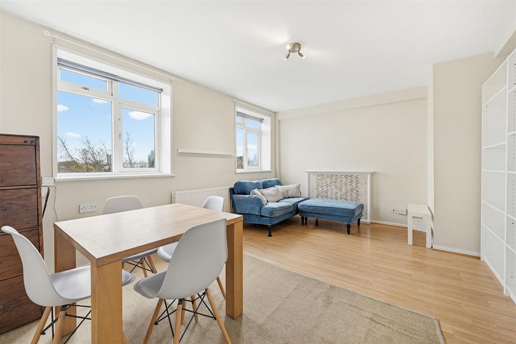 Property photo 3 of 16 Flat 9, Benson Court (3).Jpg