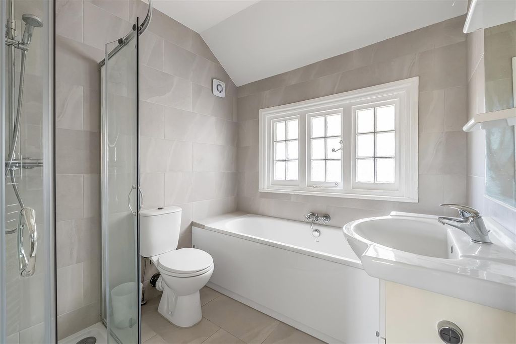 Property photo 3 of 12 8-Reigate-Road-21.Jpg