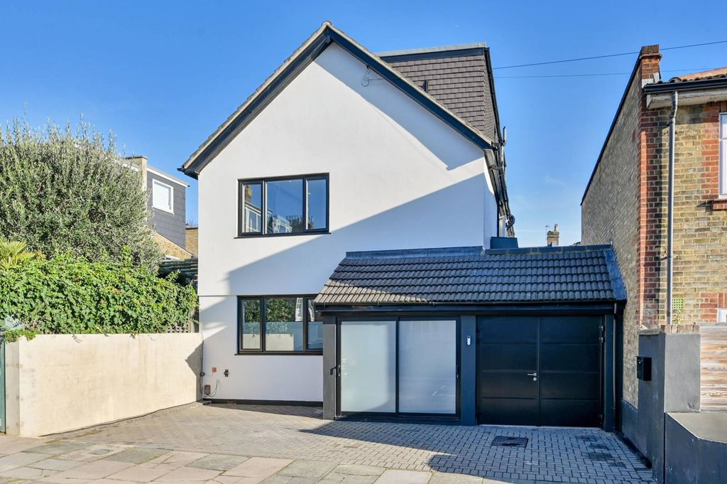 Property photo 1 of 24