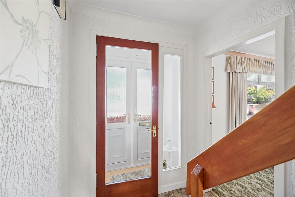 Property photo 3 of 29 Hawthorn Road-12.Jpg