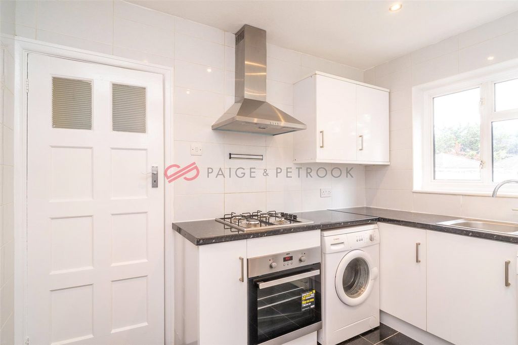 Property photo 2 of 9 Picture No. 11