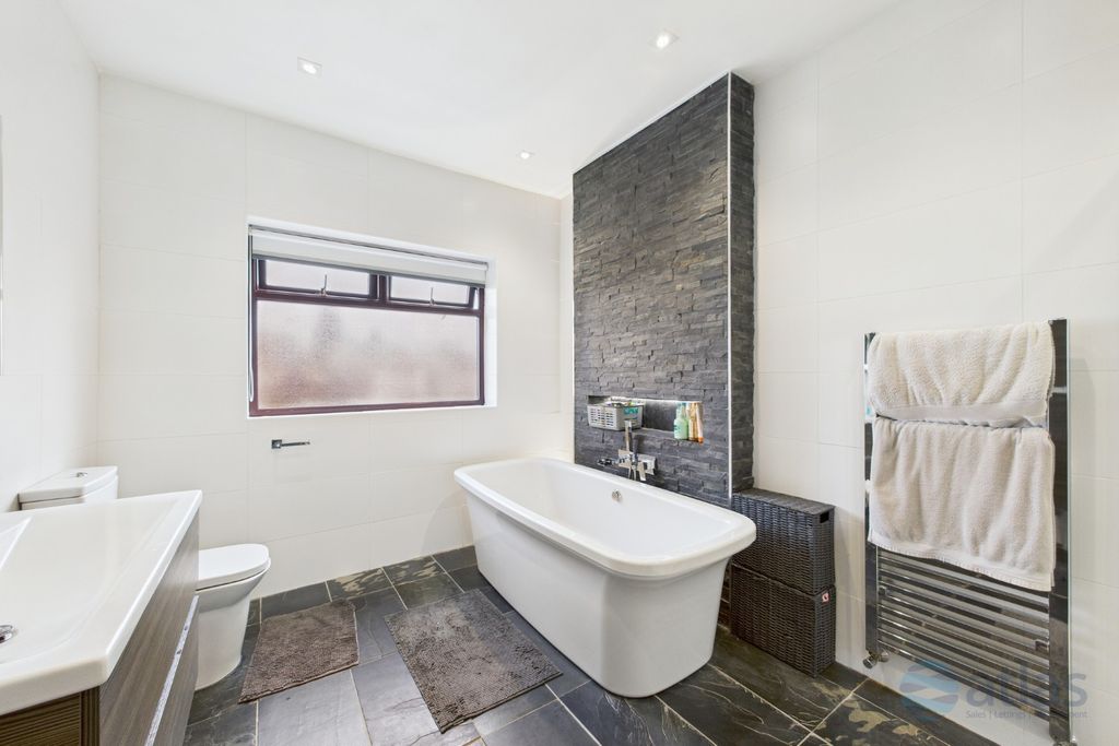Property photo 2 of 35 Bathroom