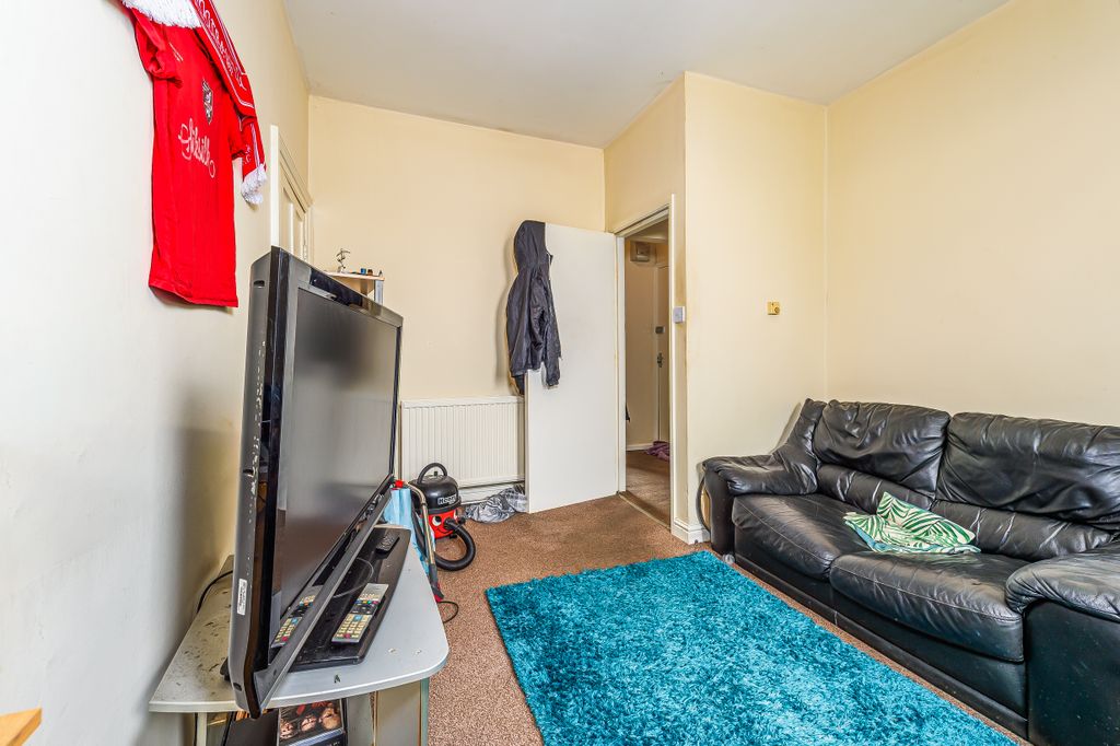 Property photo 3 of 12