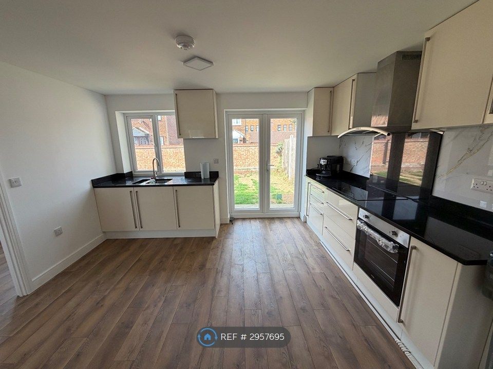 Property photo 2 of 27