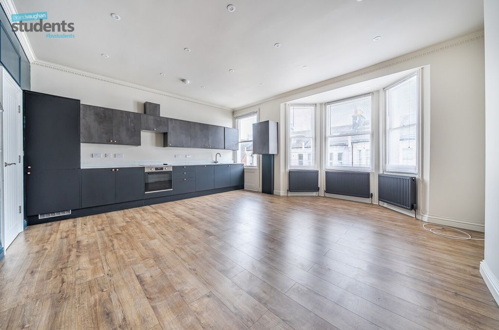 Property photo 1 of 10 6Eeb4A82-5Ede-49d...
