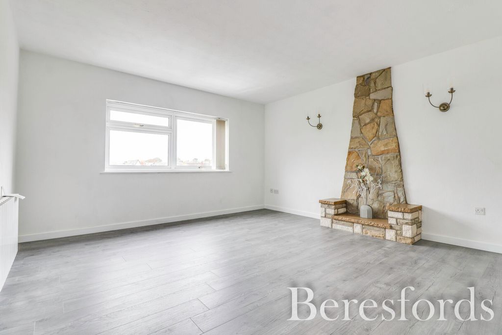 Property photo 2 of 8 Picture 2