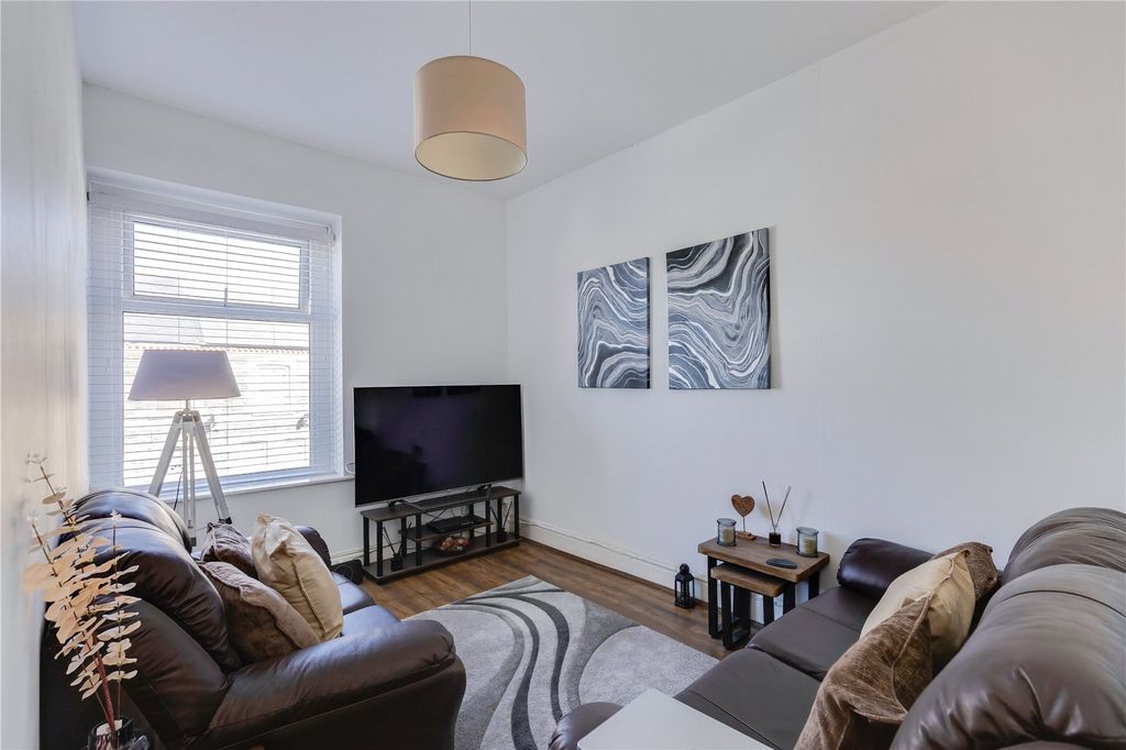 Property photo 2 of 15 Picture No. 06