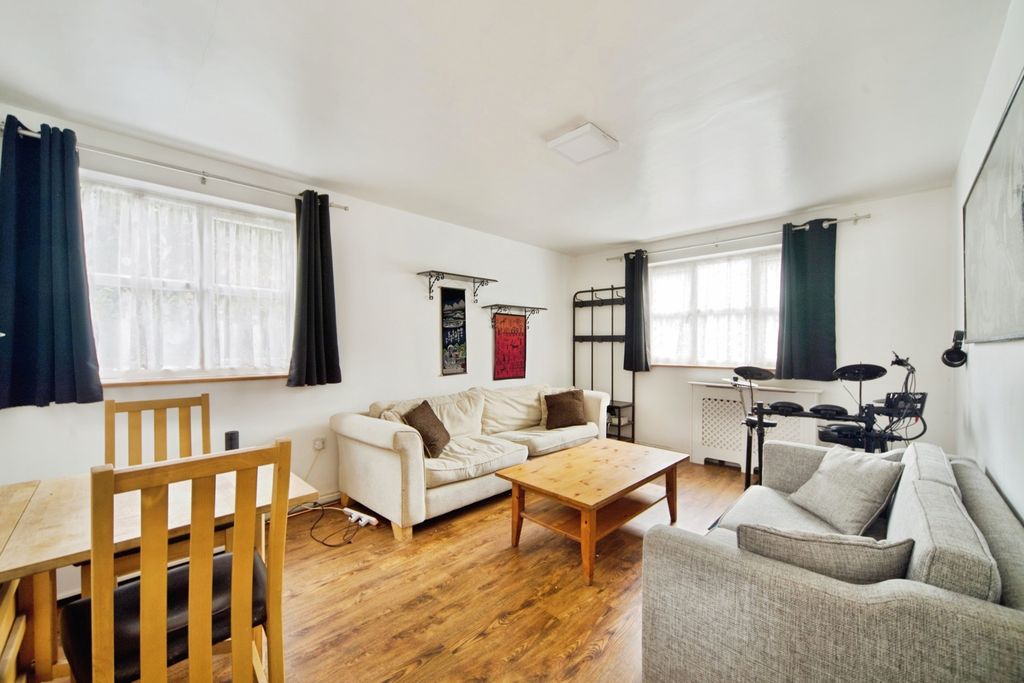 Property photo 3 of 14 Photo