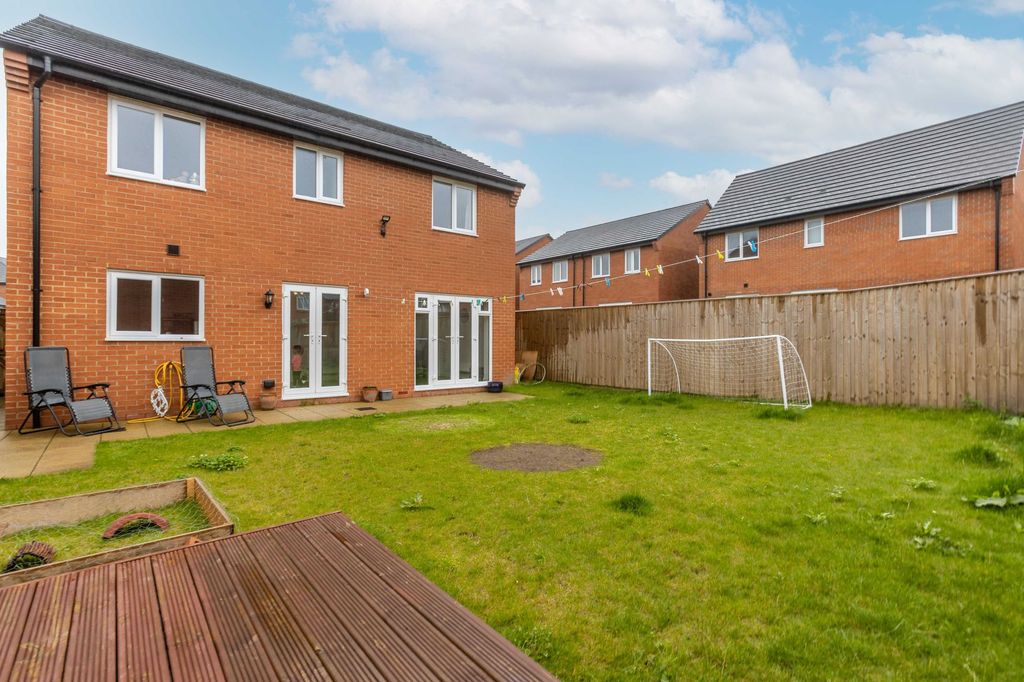 Property photo 2 of 14 Garden