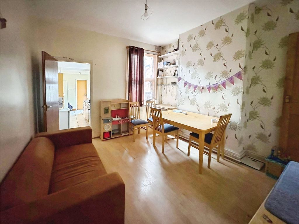 Property photo 3 of 10 Dining